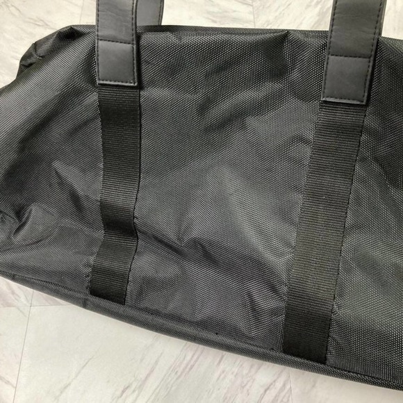 Perry Ellis Duffel Bag - Picture 4 of 6